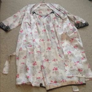 Satin pink roses Nightgown /robe set